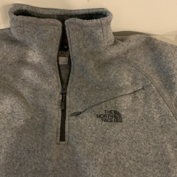 The North Face Men’s 1/4 Zip Woven Fleece sweater. Size medium - Picture 2 of 3